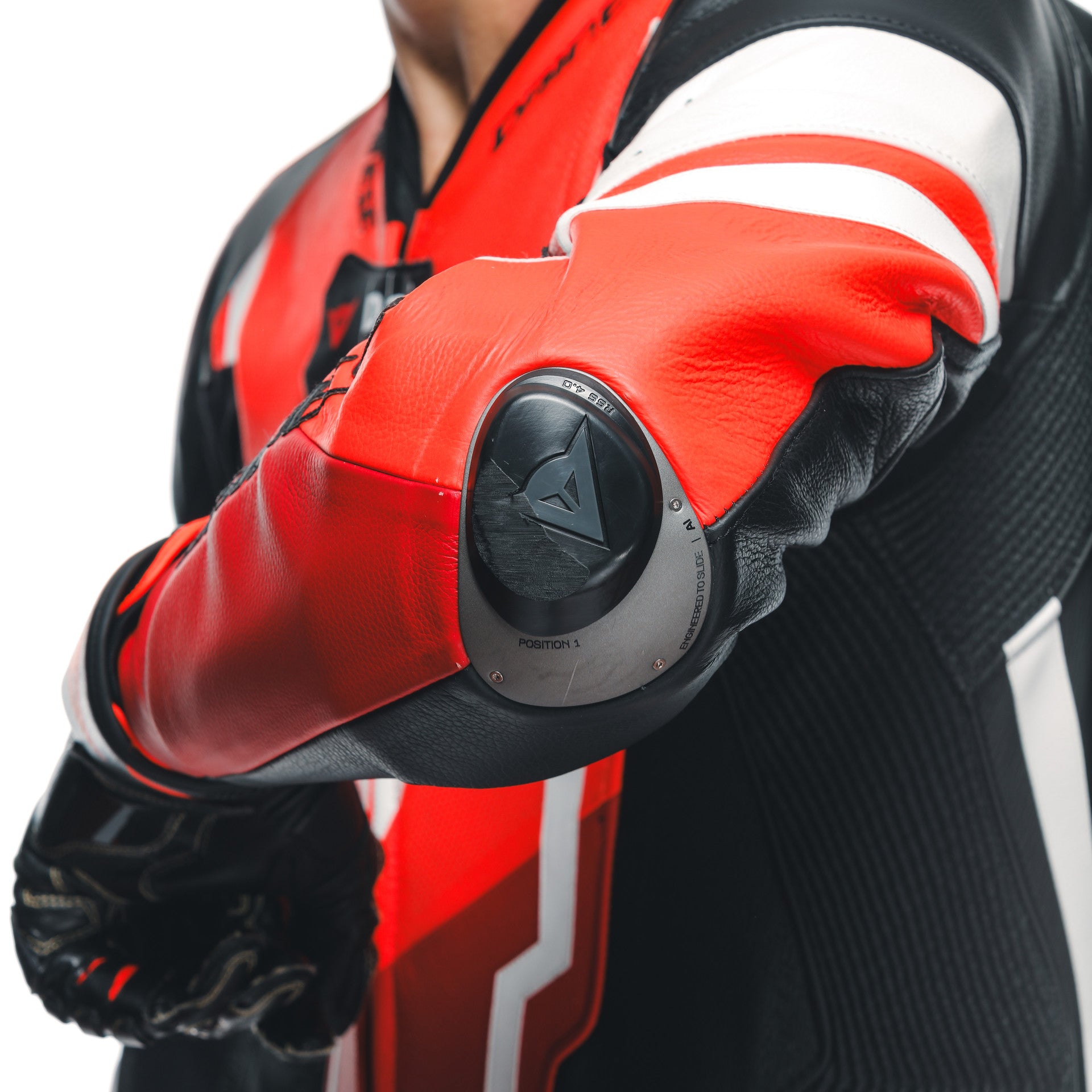 Dainese Misano 3 D-AIR® Kombinezon Kožno odijelo – Perforirani zračni jastučić trkaći kombinezon | Muški | Crvena 