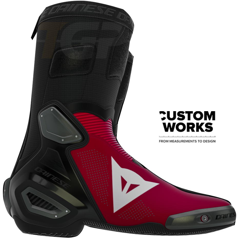Dainese Axial 2 Air Racing i cestovne motociklističke čizme Nicolò Bulega Replica 2026 | Muškarci | Dainese crvena / bijela | Custom Works 