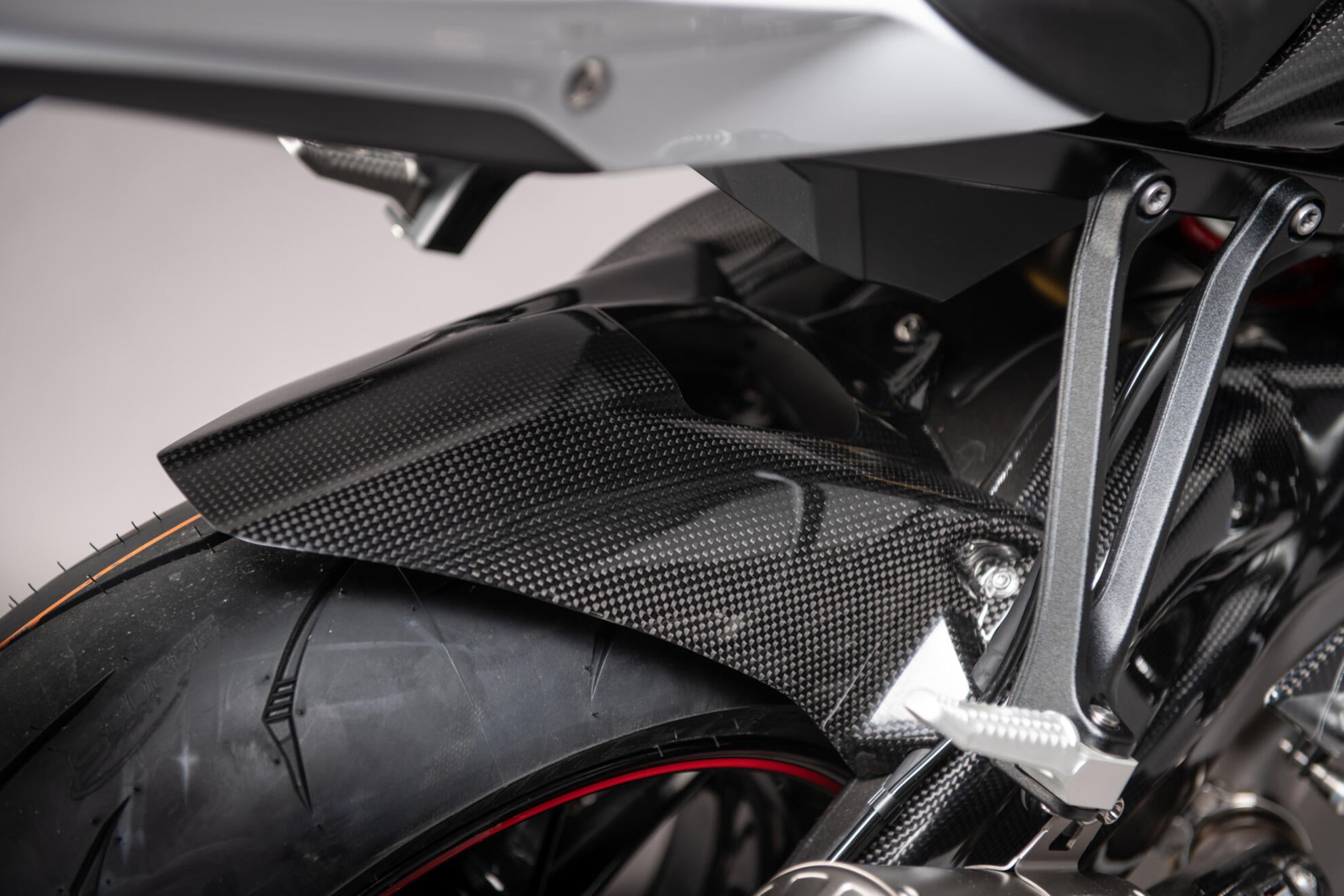 Stražnji blatobran Carbon LighTech BMW S1000RR K46 (09-18) CARB1020 