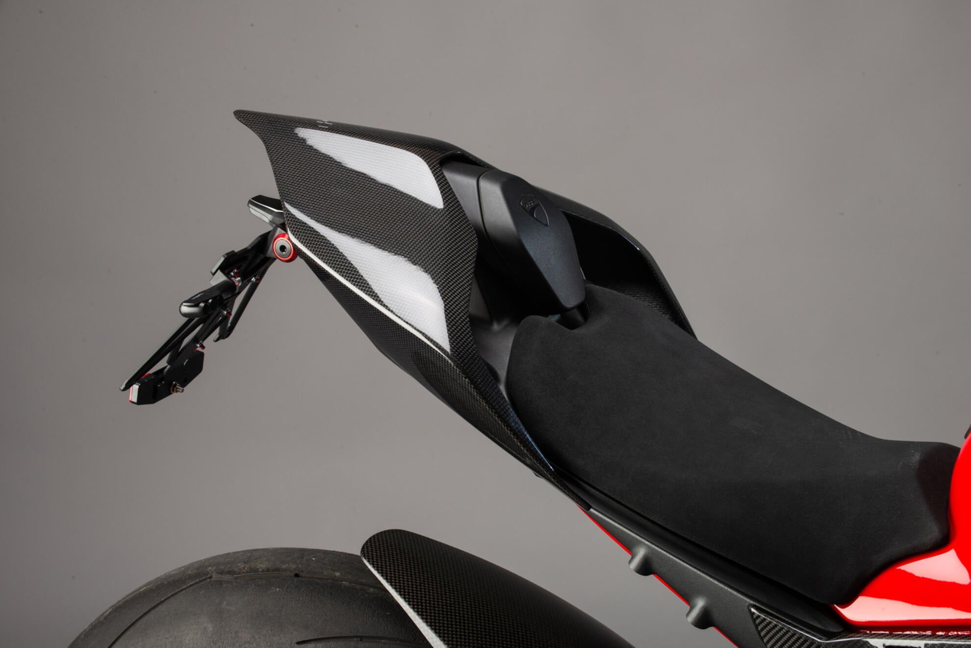 Karbon stražnji poklopac LighTech Ducati Panigale V4/S/R (18-24) CARD0890 