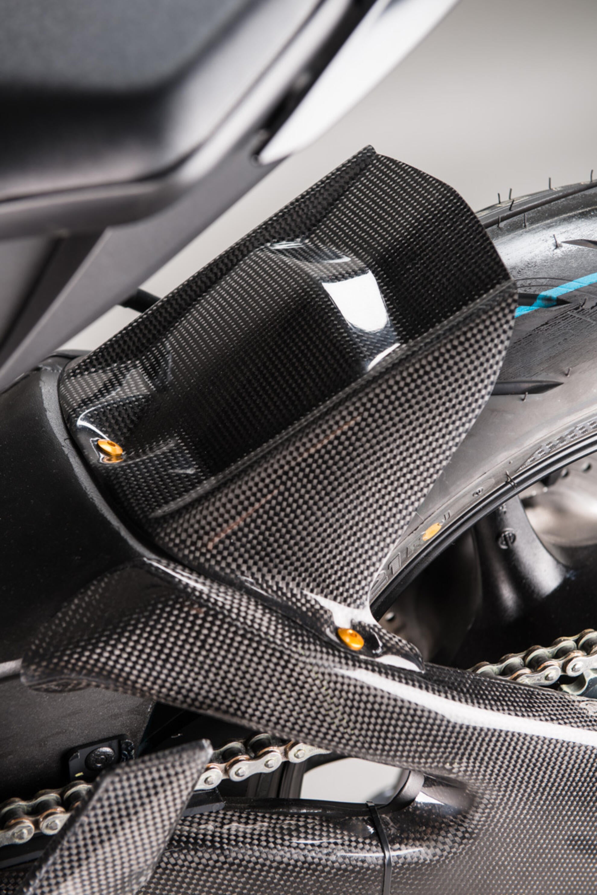 Stražnji blatobran Carbon LighTech Yamaha YZF-R6 RJ11, RJ15, RJ27 (06-26) CARY9920 