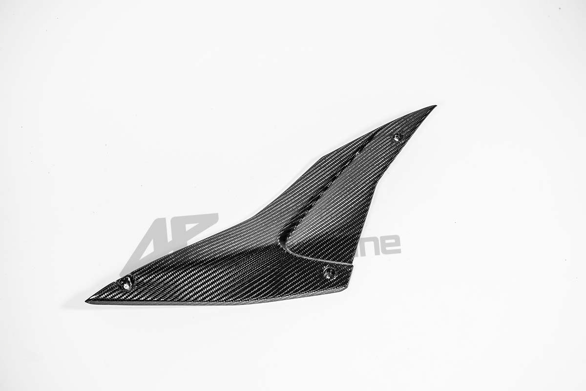 Bočna strana rezervoara dolje desno 200g AP Carbon Line Aprilia RSV4/RR/1100 Factory (21-25) 