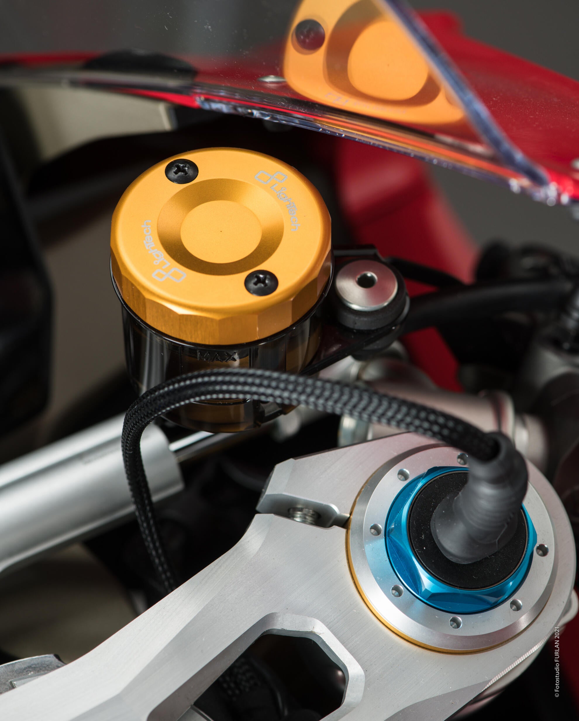 Poklopac rezervoara za izjednačavanje LighTech Ducati Panigale 1299/S (15-18) FBC04 