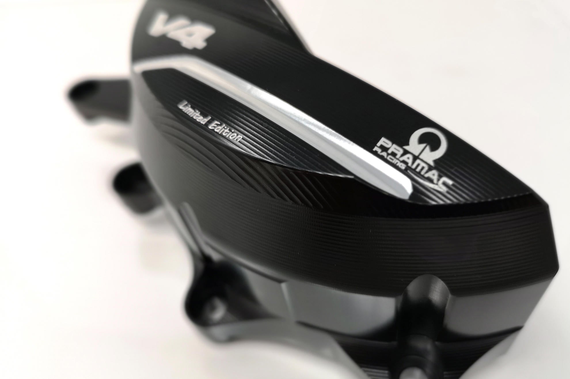 Aluminijski zaštitni poklopac za alternator Pramac Racing Limited Edition CNC Racing Ducati Panigale V4/S/R (25-26) PR311BPR 