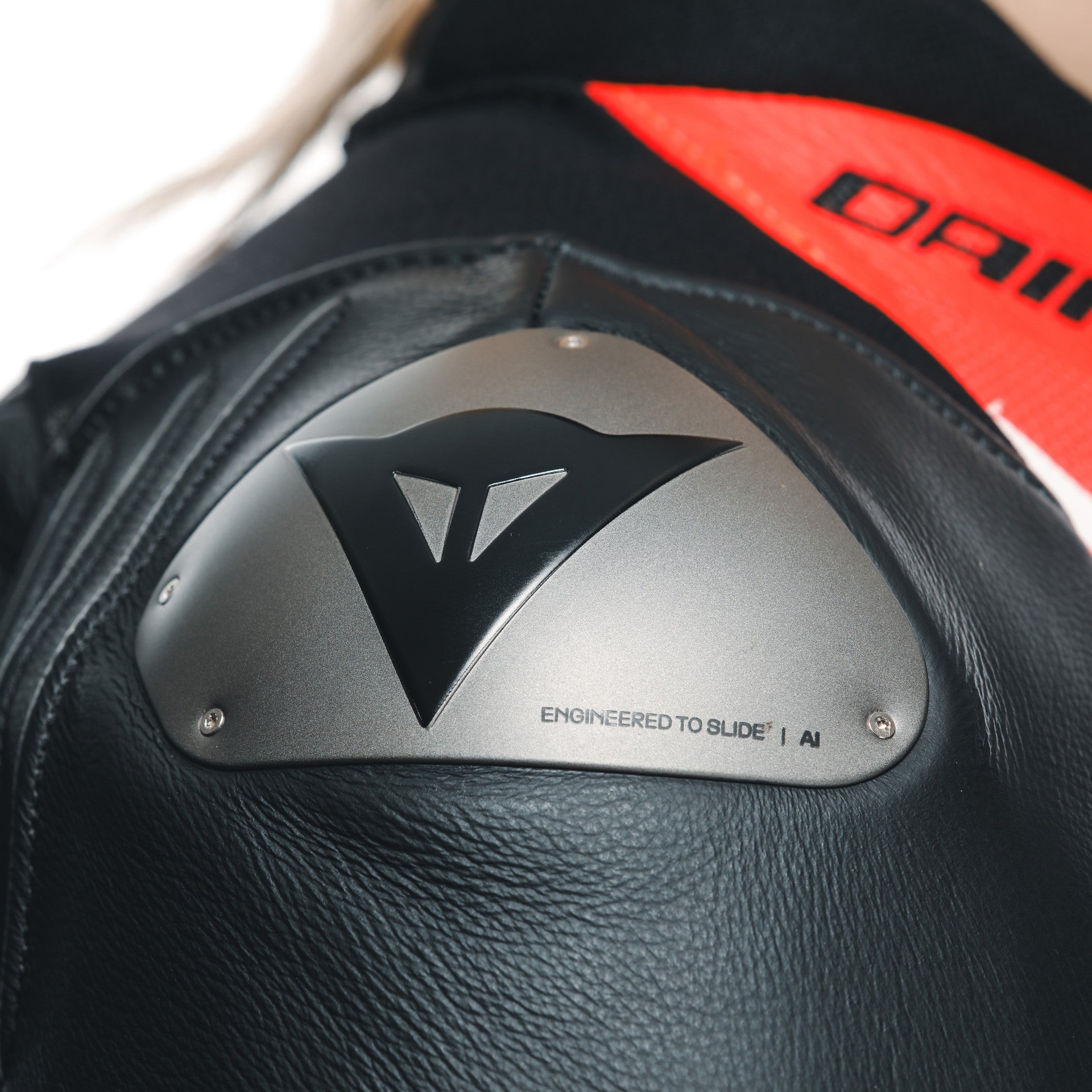 Dainese Misano 3 Lady D-AIR® Kombinezon Kožno odijelo – Perforirani zračni jastučić trkaći odijelo | Žene | Crvena 