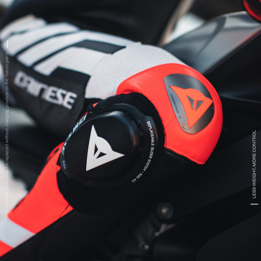 Dainese Mugello 3 D-AIR® kombinezon Kožno odijelo – Perforirani zračni jastučić za trkaće odijelo | Muški | Crna/Crvena 