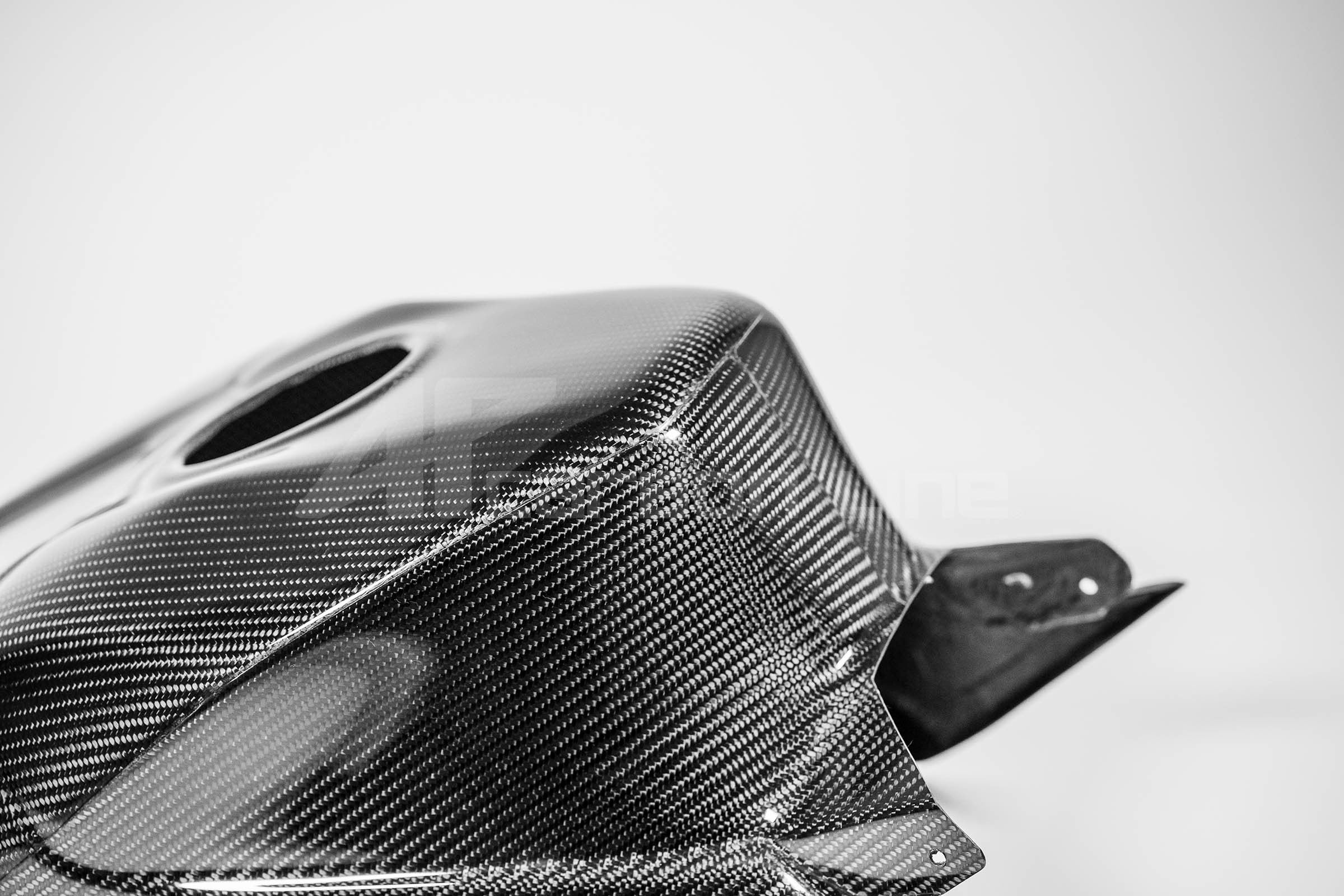 SBK poklopac rezervoara 200g AP Carbon Line Honda CBR 1000 RR-R SC82 (20-23) 