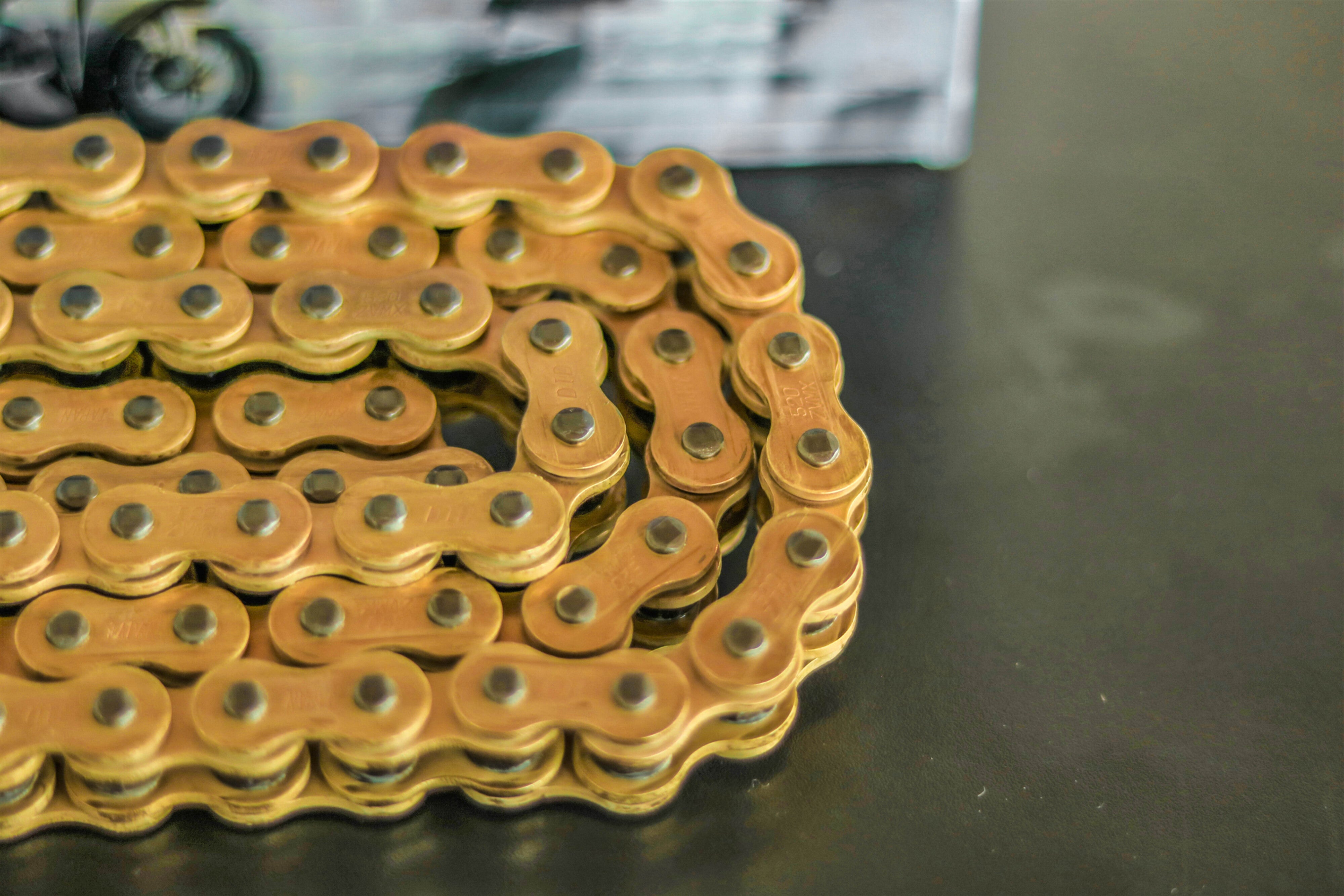 D.I.D 520ZVM-X X-Ring lanac 520 G&G otvoren s zakovicama – 100 do 132 karika 